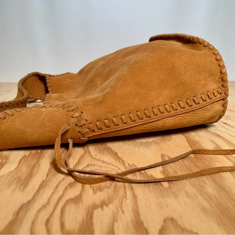 Cᴏʟᴇ Hᴀᴀɴ Rᴀʟᴇɪɢʜ Wʜɪᴘsᴛɪᴛᴄʜᴇᴅ Hᴏʙᴏ Bᴀɢ ɪɴ Cᴏɢɴᴀᴄ - Picture 7 of 16